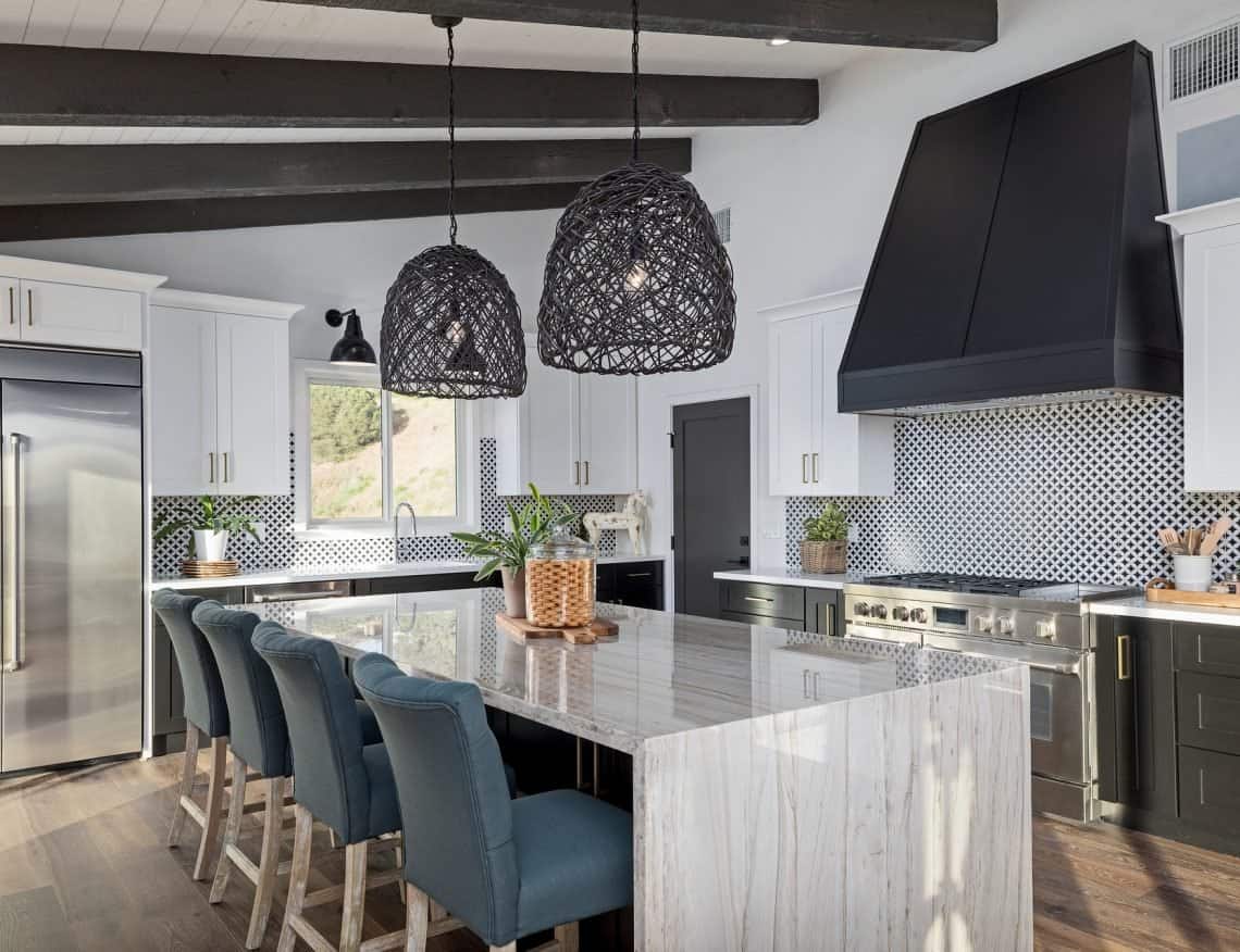 Modern Kitchen Quartzite