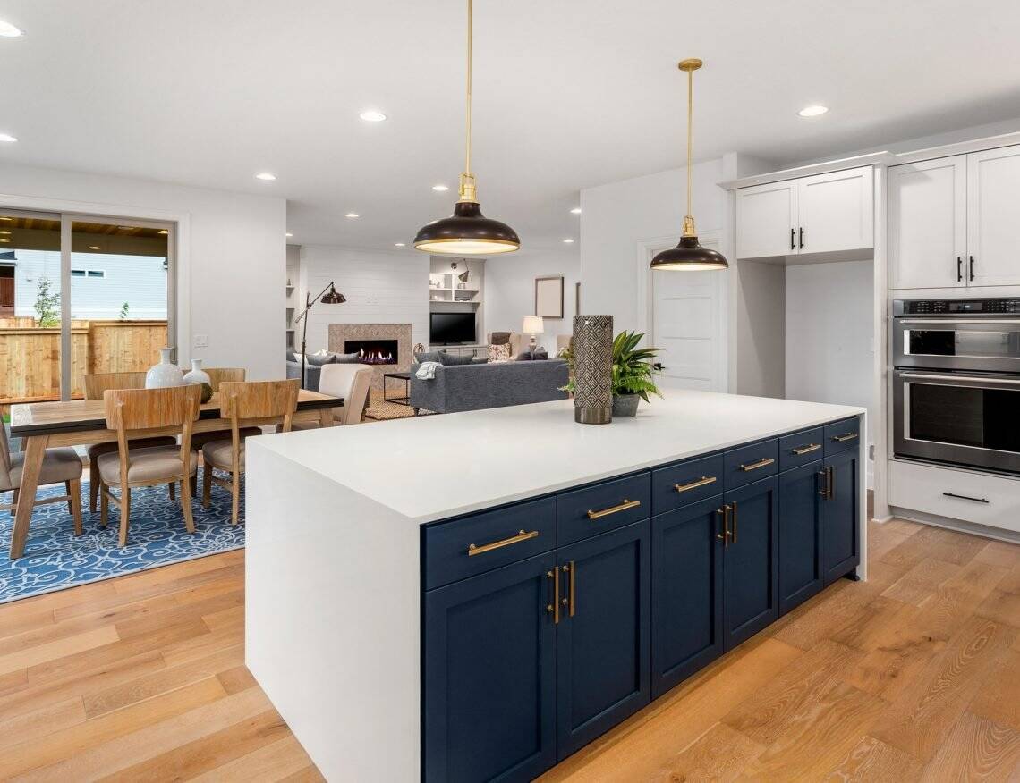 Large Island and Quartz Countertop Ideas