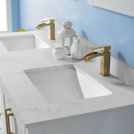 Upgrade your bathroom with a stunning bathroom faucet in gold, combining beauty and efficiency in every detail.